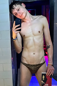 Damian-Triton Gay Male Escort Photo 1