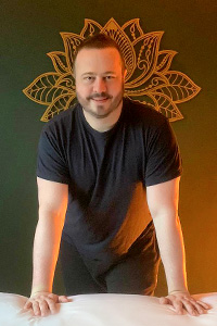 Hands-of-Power Bisexual Male Massage Photo 2