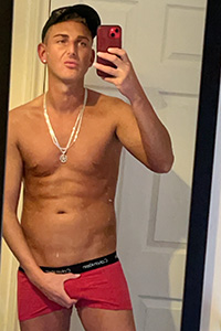 Horny-Matt Gay Male Escort Photo 3