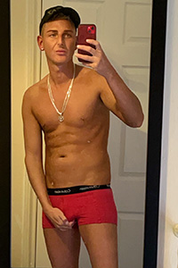 Horny-Matt Gay Male Escort Photo 4
