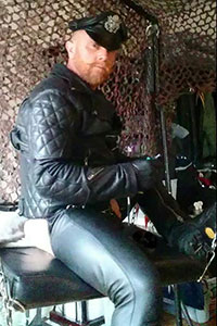 Red-Muscle Gay Male Escort Photo 4