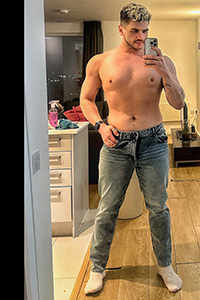 Tommy-MCR Bisexual Male Escort Photo 3