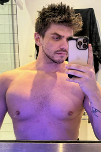 Tommy-MCR Bisexual Male Escort Photo 5