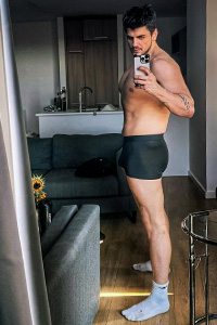 Tommy-MCR Bisexual Male Escort Photo 6